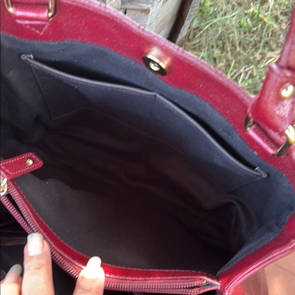 ANTONIO MELANI Burgundy Quilted Shoulder Bag with Gold Hardware